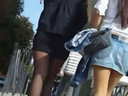 東歐街道超短裙鬼妹裙底風光